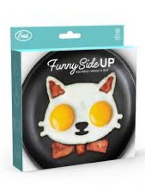 Fred Cat-Shaped Egg Mold in Light Gray